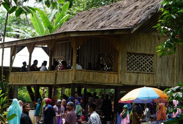 Masyarakat Desa Dangiang Gelar Upacara Siraman dan Ngalungsur Geni Benda Pusaka