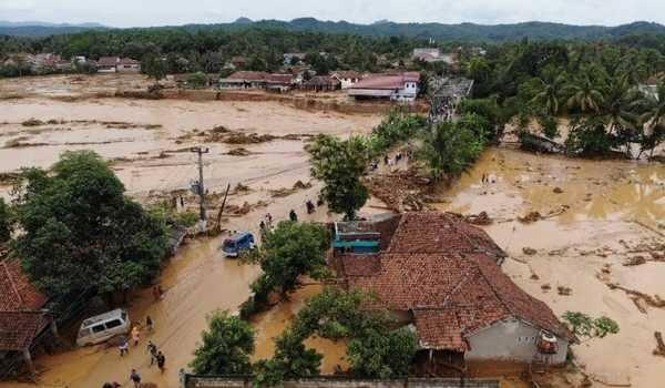 Banjir Menenggelamkan Ratusan Kabupaten di Banten