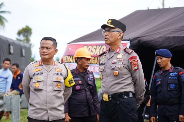 Kapolda Sulbar Pastikan Korban Banjir dan Tanah Longsor Terima Bantuan 