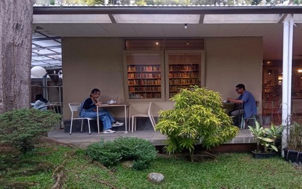 Kineruku, Toko Buku Sekaligus Perpustakaan Cozy di Bandung: Bikin Tugas Jadi Tambah Fokus