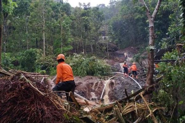 Intensitas Hujan Tinggi, Daerah Borobudur Diterpa Banjir Bandang dan Tanah Longsor