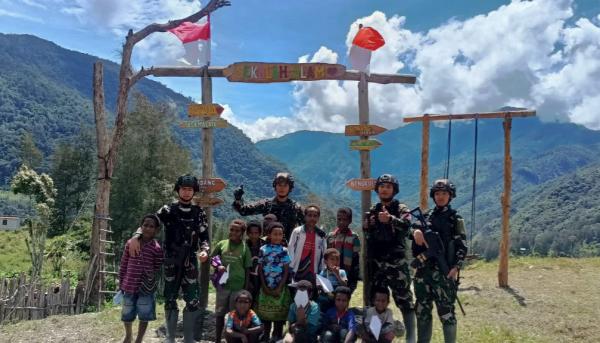 Yonif R 303 Buka Sekolah Alam di Pos Dangbet Papua, Cinta Kasih TNI untuk Anak-anak