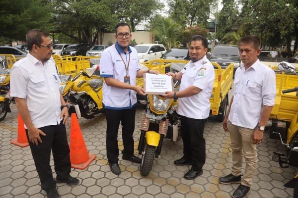BTN Syariah Serahkan Bantuan CSR Motor Roda Tiga Viar Ke Pemkab Aceh Besar