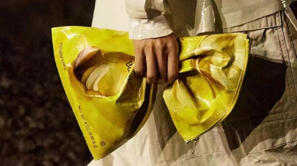 Beg sampah jenama Balenciaga paling mahal di dunia, harga lebih RM7,900