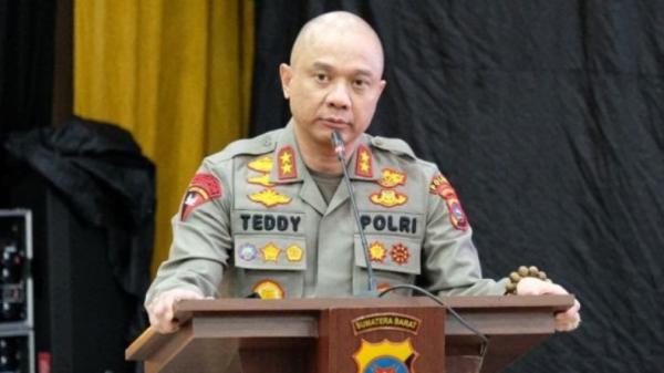Irjen Teddy Minahasa Batal Menjabat Kapolda Jatim