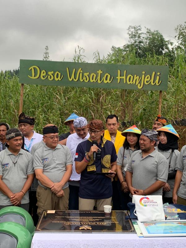 Kunjungi Desa Hanjeli, Menteri Sandiaga Yakin Restorasi Hanjeli Mampu Bangkitkan Ekonomi Sukabumi