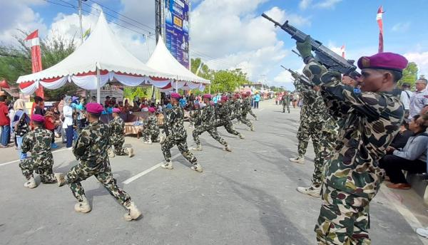 Aksi Kolone Senapan Satgas Marinir Ambalat Meriahkan HUT Nunukan