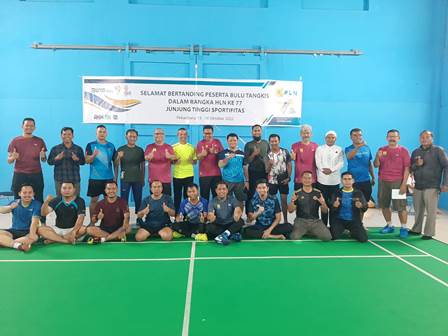 Peringati HLN, PLN Pekanbaru Gelar Turnamen Badminton