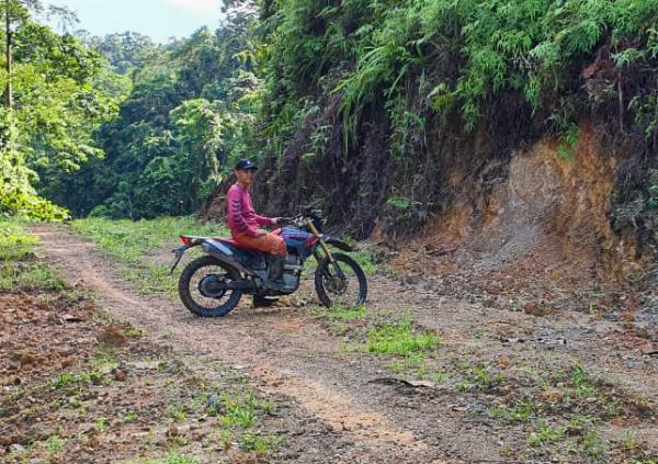 Kisah Inspiratif Aiptu Hudiyanto Rada, Polisi di Nabire Papua Buka Jalan Desa 40 Kilometer