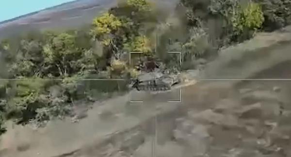 Drone Bunuh Diri Hancurkan Tank dan Meriam Ukraina