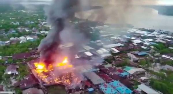 Kebakaran Hebat Landa Kawasan Padat Penduduk di Kota Agats Kabupaten Asmat, Ratusan Kios Terbakar