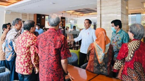 Teman Kuliah Jokowi di UGM Beri Klarifikasi Terkait Tudingan Ijazah Palsu