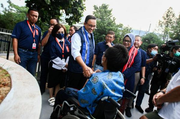 Serunya Momen Anies Baswedan Bersama Masyarakat di Hari Akhir Jabatan Gubernur DKI