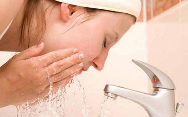 Simak Tips Mencuci Muka yang Baik dan Benar Sesuai Jenis Kulit