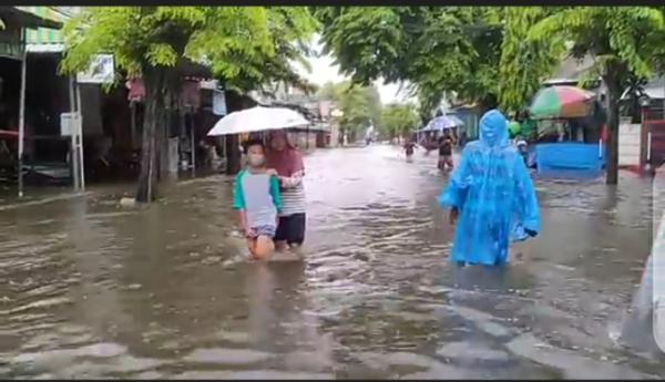 Banjir dengan Ketinggian 1 Meter Genangi Wilayah Sutojayan Kabupaten Blitar