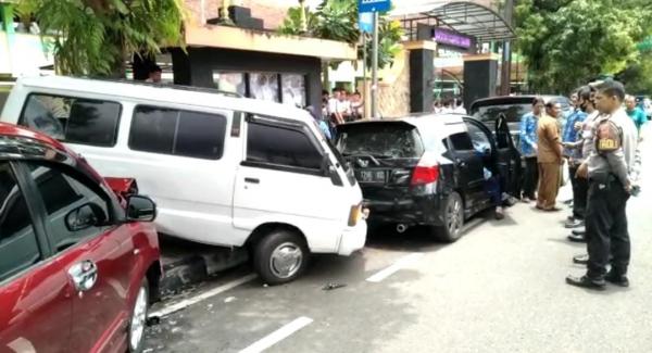Oleng, Toyota Avanza Tabrak Suzuki Carry dan Honda Jazz di Jalan Sudirman Ciamis