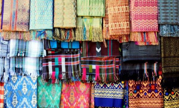 Jalan-Jalan ke Lombok, Jangan Lupa Borong Oleh-Oleh khas Mandalika