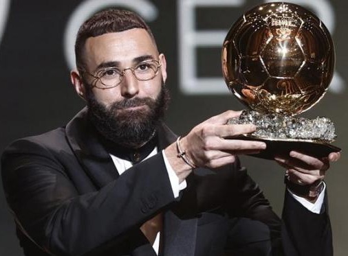 Karim Benzema Jadi Pemenang Baru Ballon d'Or 2022, Mampu Ungguli Mane dan De Bruyne