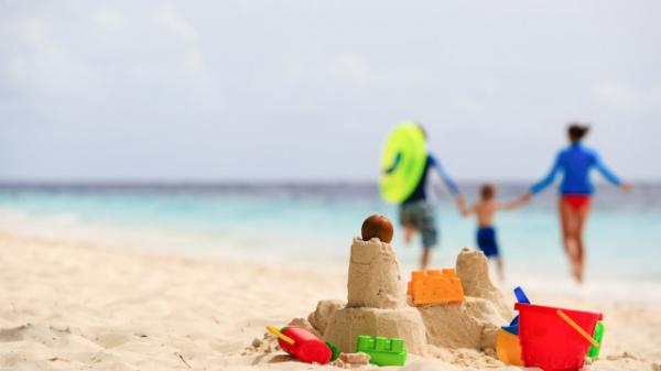 Studi Penelitian Mengungkapkan, Anak Yang sering Berlibur ke Pantai Akan Lebih Bahagia Saat Dewasa