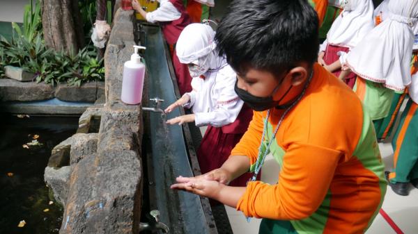 15 Oktober Hari Mencuci Tangan Sedunia, Siswa SD di Solo Galakan Aksi Cuci Tangan Bersama