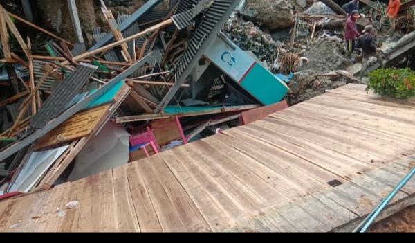 Gedung Sekolah PAUD di Cibeber Lebak Ambruk Akibat Longsor, Puluhan Siswa Terpaksa Diliburkan