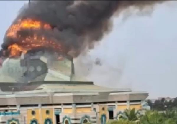 Masjid Islamic Center Jakarta Kebakaran, 10 Unit Mobil Damkar Dikerahkan