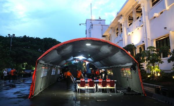 Pemkot Surabaya Siap Kucurkan Bantuan di Wilayah yang Terkena Banjir, Ini yang Dilakukan Wali Kota