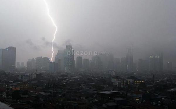 Hujan Deras di Jakarta, BPBD DKI Siapkan Ratusan Personel Hadapi Banjir