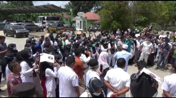 Tolak Jerih di Potong, Ratusan Tenaga Non ASN RSUD Mogok Kerja di Aceh Singkil