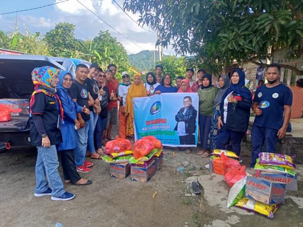 Relawan dan Keluarga Besar Prof Husain Syam Bantu Korban Banjir Bandang Turun Langsung Door To Door