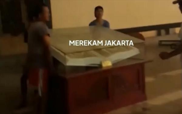 Alquran Raksasa Selamat dari Kobaran Api di Masjid Jakarta Islamic Center