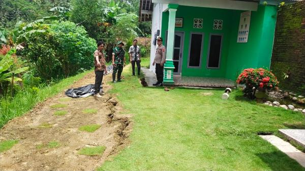 Tanah Ambles Ancam Kantor Balai Desa Karangbolong