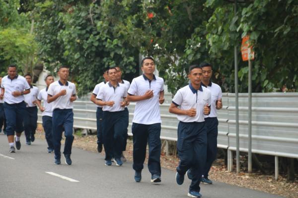 Prajurit Batalyon Infanteri 7 Marinir Melaksankan Olahraga Senam Kesegaran Jasmani 88 Dan Lari 5 KM