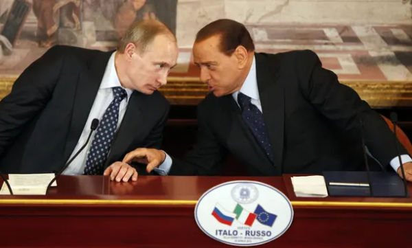 Mantan PM Italia Silvio Berlusconi Terima Kiriman 20 Botol Vodka dari Putin