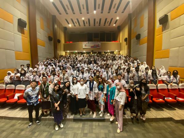 Hadir di SMA Sultan Iskandar Muda, WIB Kampanyekan Pentingnya Berkain Bagi Generasi Z