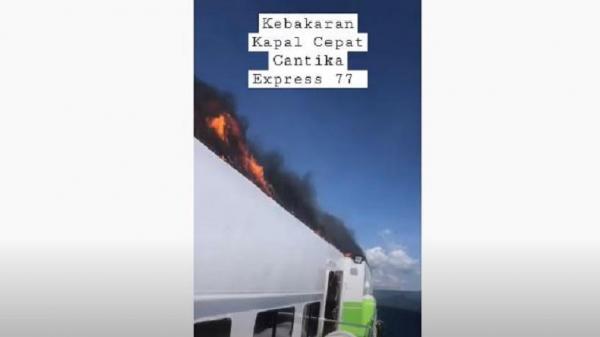 Breaking News: Bawa Ratusan Penumpang Kapal Feri Cantika Lestasi Terbakar di Laut Timor