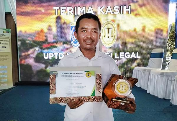 Rutin Jaga Standart Alat Ukur, SPBU Cipayung dan Pedagang Pasar Depok Jaya Terima Penghargaan