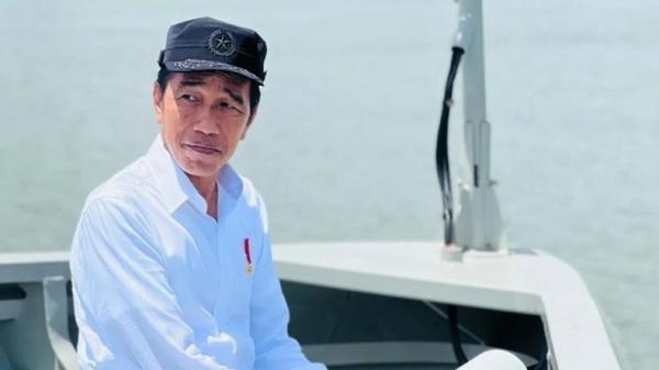 Presiden Jokowi Menyusuri Jalur Logistik Pembangunan IKN Melalui Teluk Balikpapan