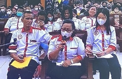 Saya Histeris Siang dan Malam Inilah Kisah Ibu Brigadir J Menangis di Sidang Bharada E