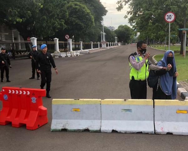 Terobos Istana Presiden Bawa Pistol FN Seorang Wanita Bercadar Diamankan