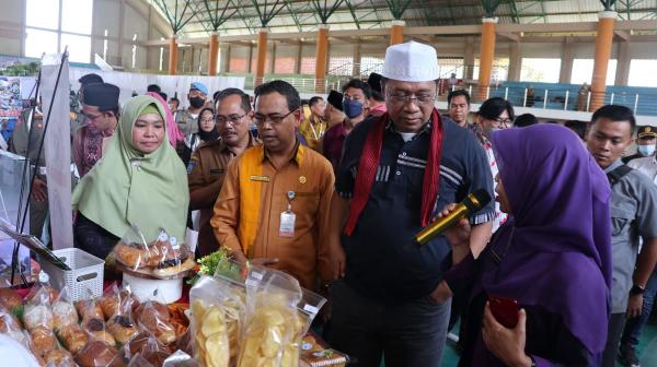 Bupati Fauzan Dukung Konsep Gubernur Zul tentang Industrialisasi dengan Mulai Beli Produk IKM Lokal