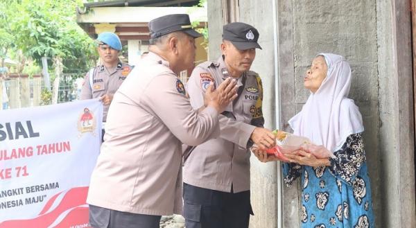 Jelang HUT Humas Polri Ke-71, Polres Aceh Selatan bagikan sembako kepada Masyarakat