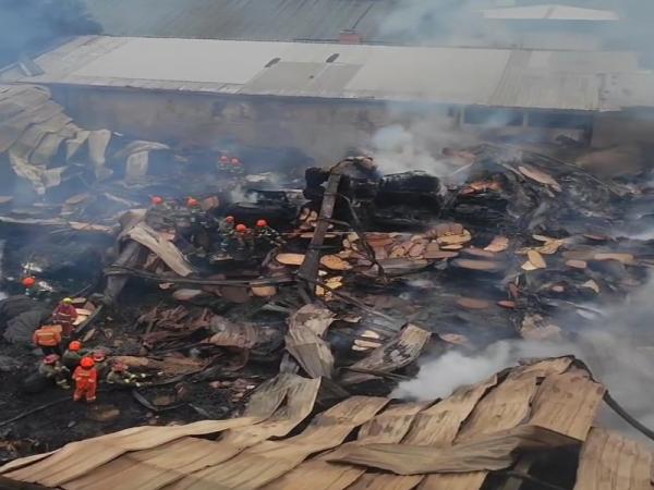 Update Terkini Kebakaran Gudang Triplek di Bandung, Sisakan Beberapa Titik Api