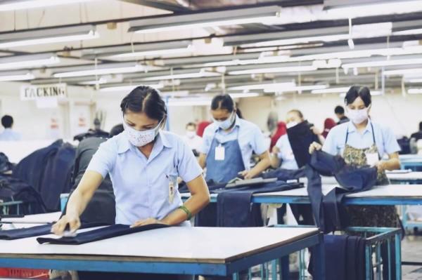 Lebih Besar Mana Gaji Buruh Pabrik Cikarang-Karawang vs Karyawan SCBD?