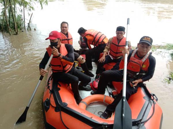 Sedang Cari Kayu Bakar di Tepian Sungai Ciujung, Engkun Supardi Warga Serang Tenggelam Terbawa Arus