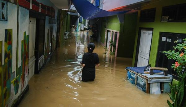 Jaksel dan Jaktim Terendam Banjir, 20 RT Dikepung Genangan Air