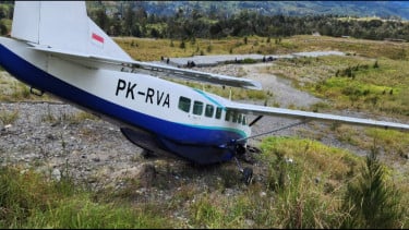 Pesawat Cargo Reven Global Tergelincir di Bandara Aminggaru Kabupaten Puncak Papua