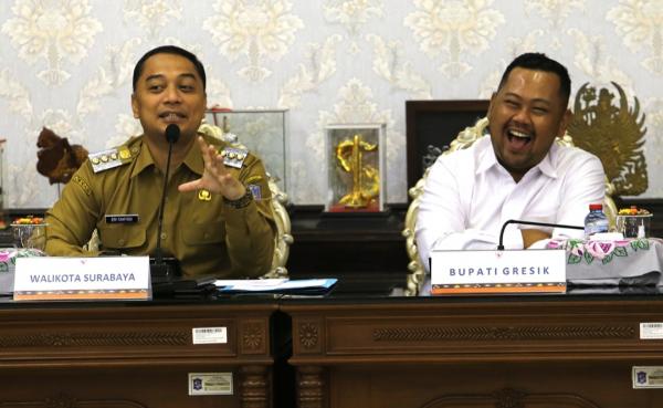 Tingkatkan Pelayanan Kesehatan, Wali Kota Surabaya Bertemu Bupati Gresik, Ini yang Dibicarakan
