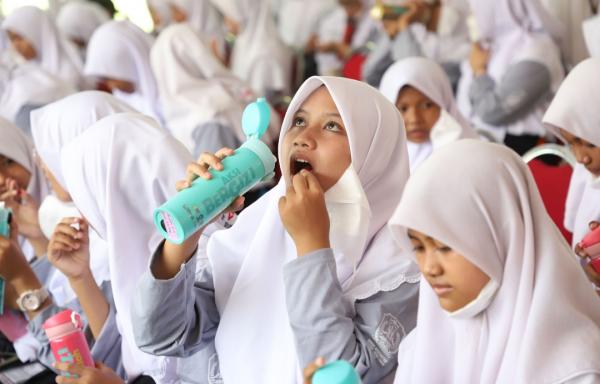 Tekan Stunting di Surabaya, Kemenkes Bagikan Tablet Tambah Darah untuk Anak SMP