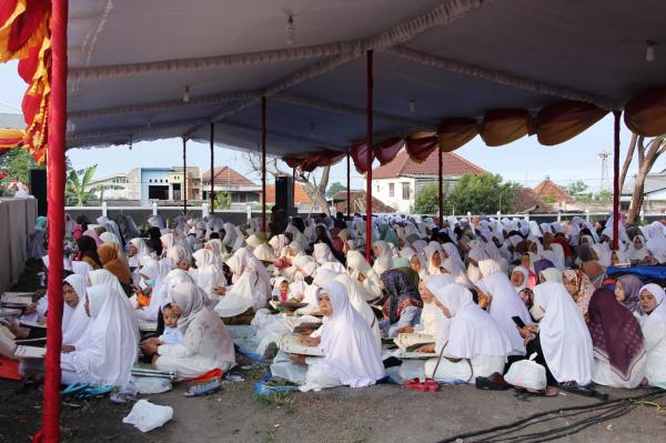EWF Rayakan Maulid Nabi Muhammad SAW dan Hari Santri Nasional di Makam Siti Fatimah Binti Maimun